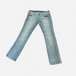 Diesel Deadstock LOWKY Straight jeans w/ nice light wash distressed 
Size 30x32